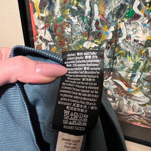 Victorias Secret Capri Leggings size Extra Small in a teal color - Picture 8 of 8